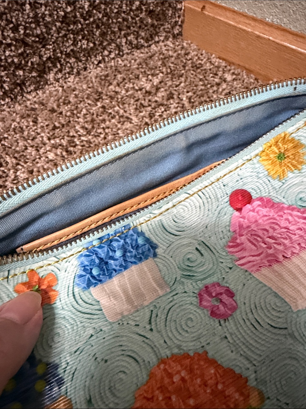 🦆 Dooney & Bourke - Cupcake Barrel Bag - light blue - Picture 12 of 14